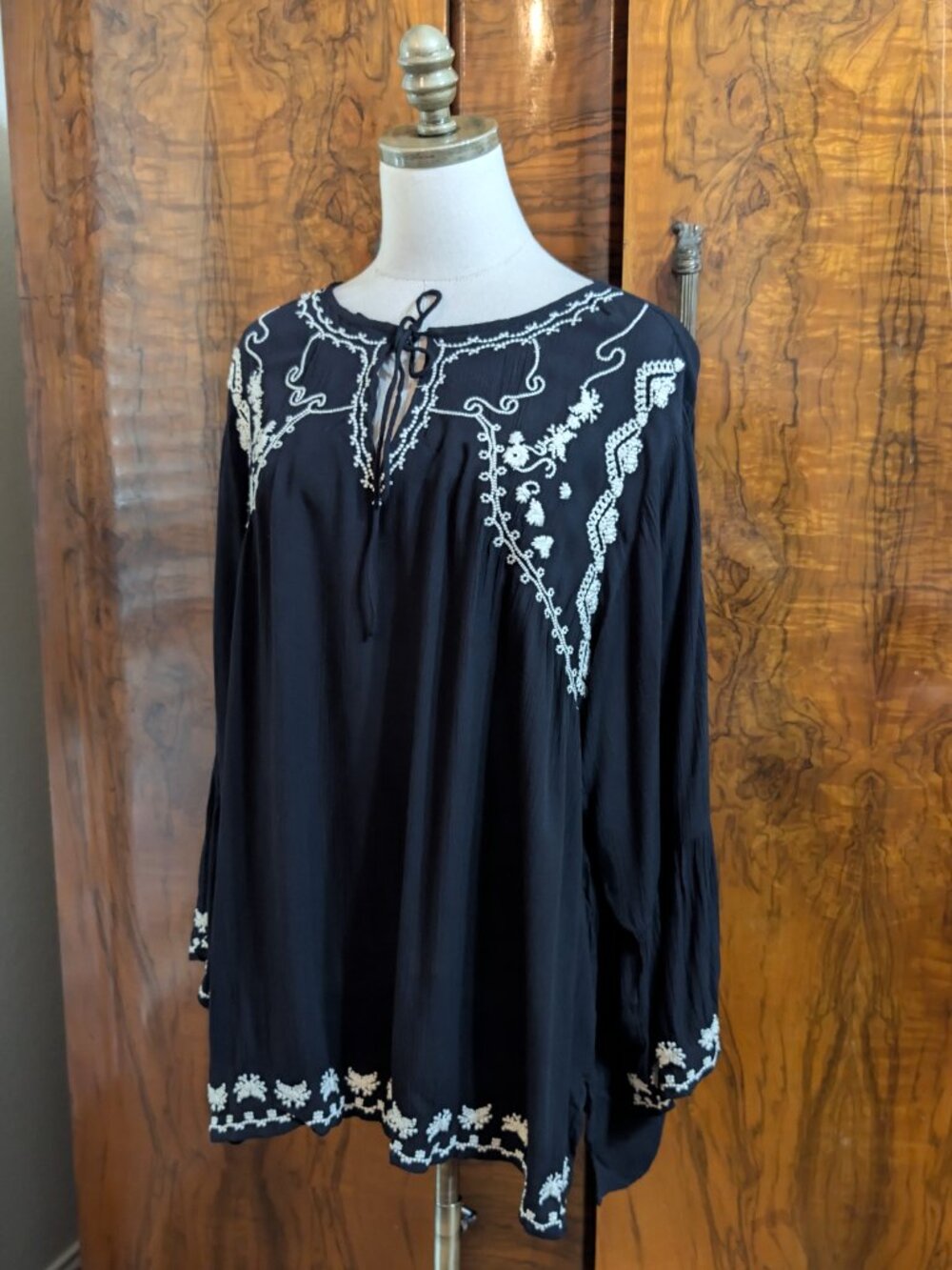 Karen Kane Black Embroidered Peasant Gauze Blouse Top 3X Boho Festival Witchy - Picture 3 of 7